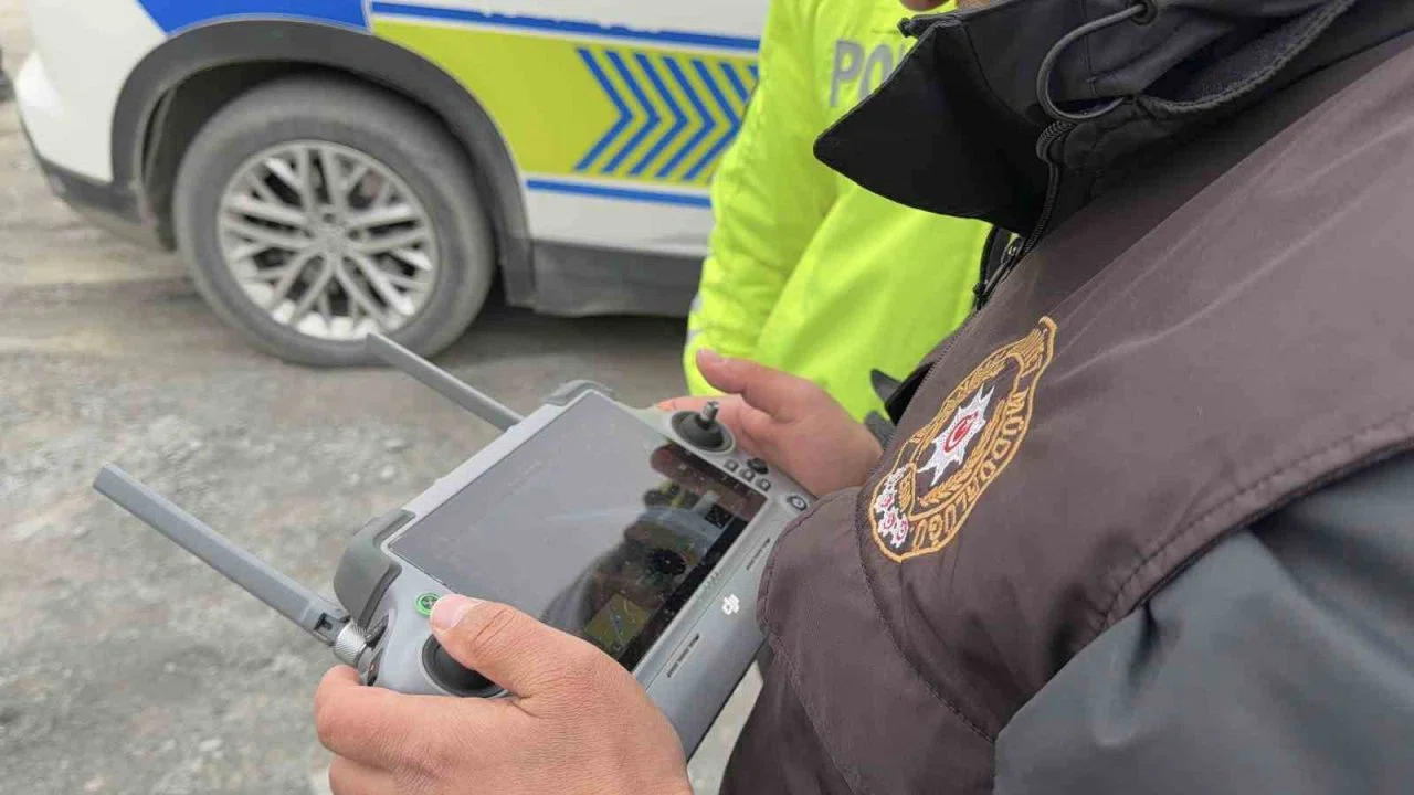 Arnavutköy’de drone destekli trafik denetimi: Hatalı sollama yapma ve ehliyetsiz araç kullanımına toplamda 96 bin 314 TL ceza