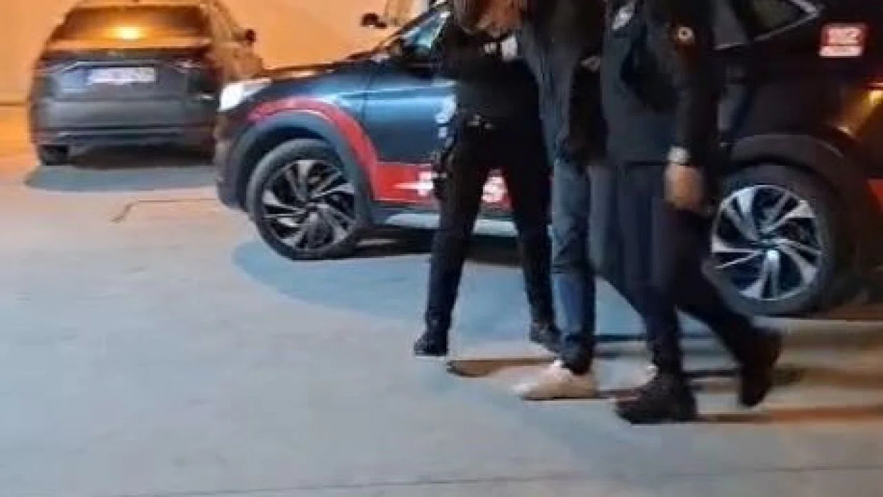 Arnavutköy’de polisten kaçan şüphelinin üzerinden uyuşturucu çıktı