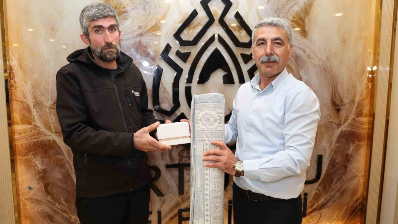 Artuklu Belediyesinden özverili temizlik işçilerine anlamlı ödül