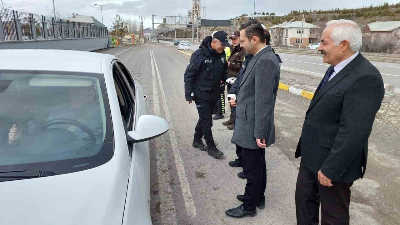 Aşkale’de bayramın manevi atmosferi yollara taşındı