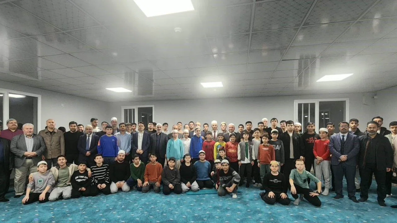 Aydın’da protokol ve öğrenciler ‘İyilik Sofrası’nda bir araya geldi
