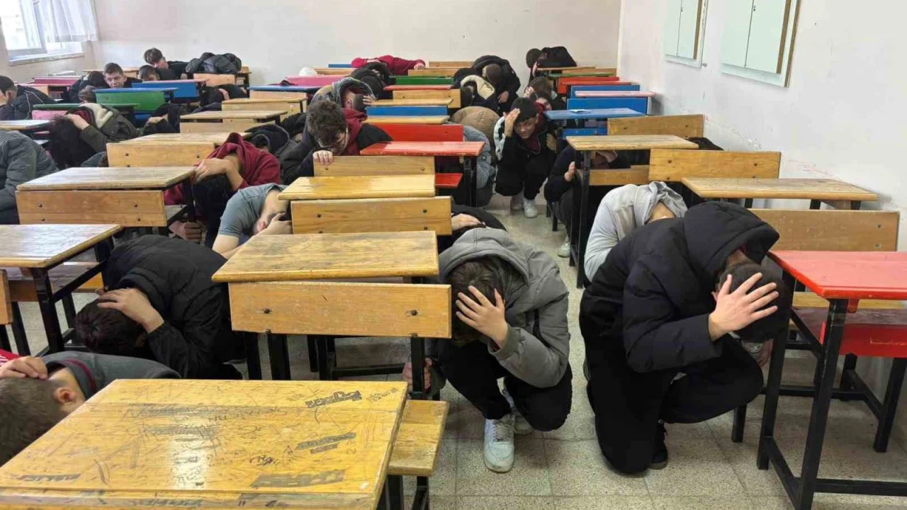 Babaeski’de öğrencilere deprem ve yangın eğitimi