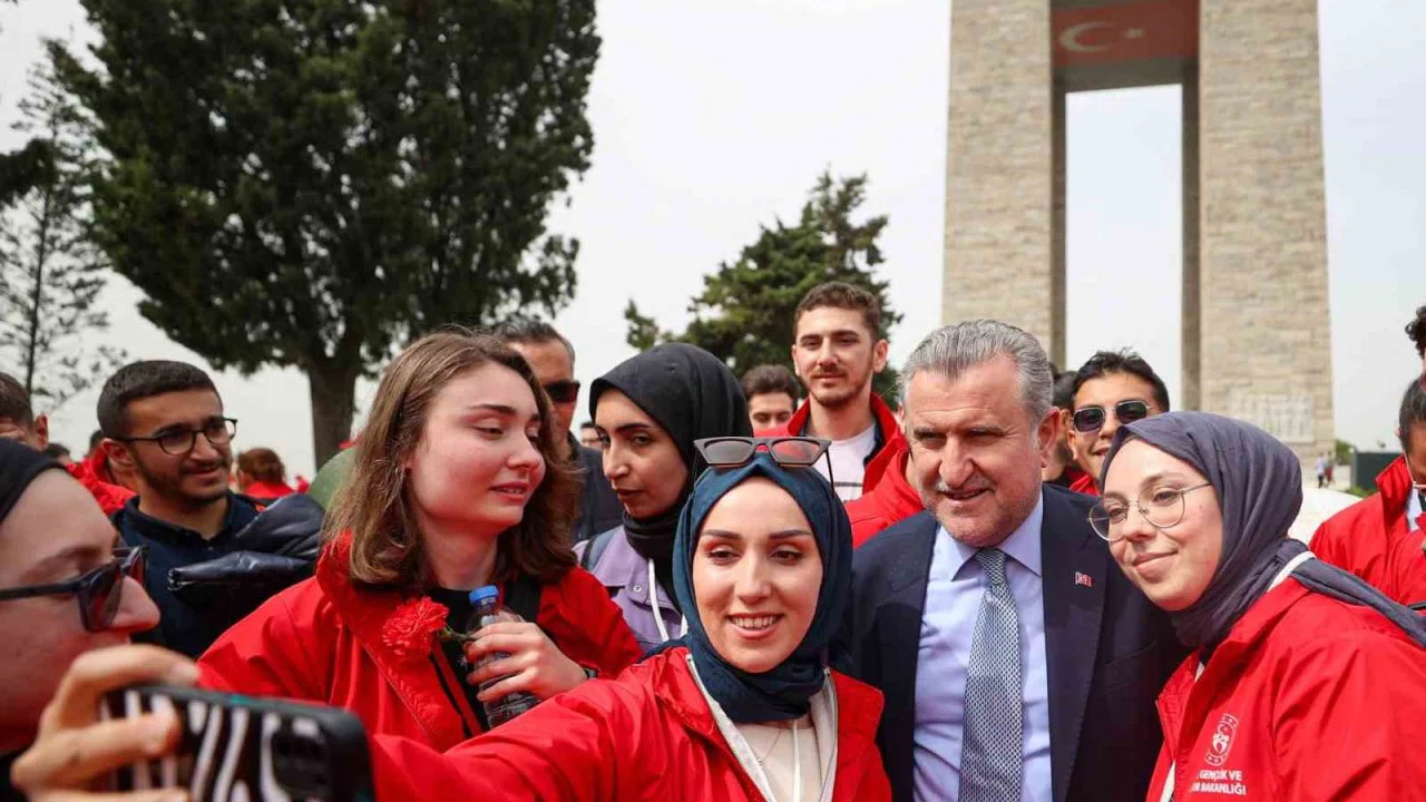 Bakan Bak: "Kadın sporcularımızla gurur duyuyoruz"