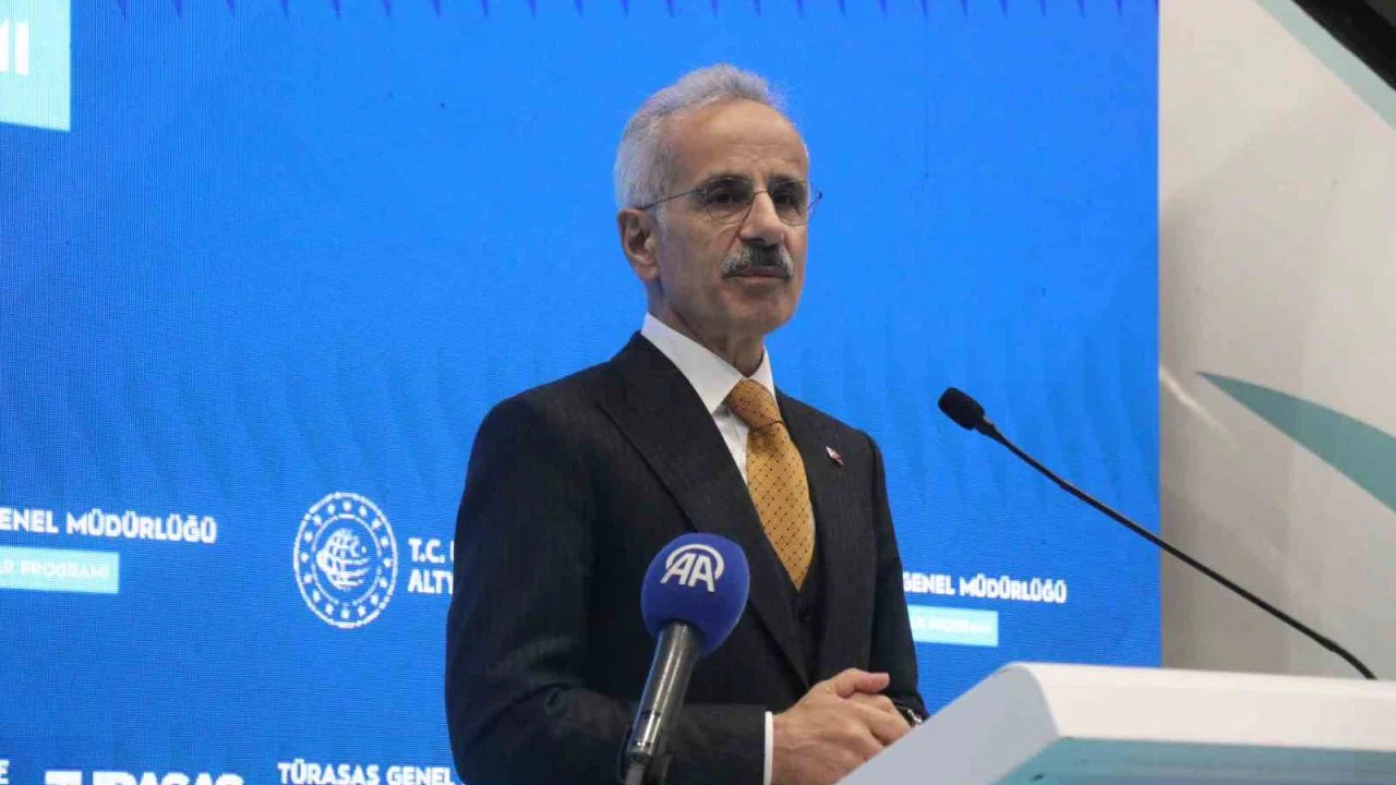 Bakan Uraloğlu: "İran, ABD ve İsrail savaşı masum sivillerin hayatını tehdit ediyor"