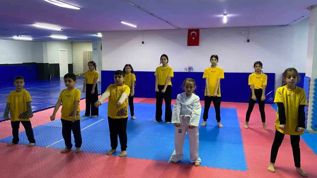 Başiskele’de kış spor okulları 9 branşta eğitimlerini sürdürüyor