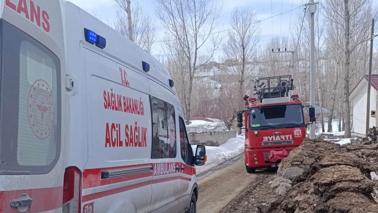 Başkale’de korkutan yangın: 3 çocuk tedavi altına alındı