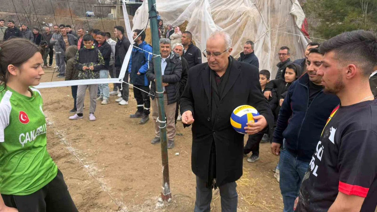 Başkan Arslan, Çamlıbel’de Voleybol Turnuvasına katıldı