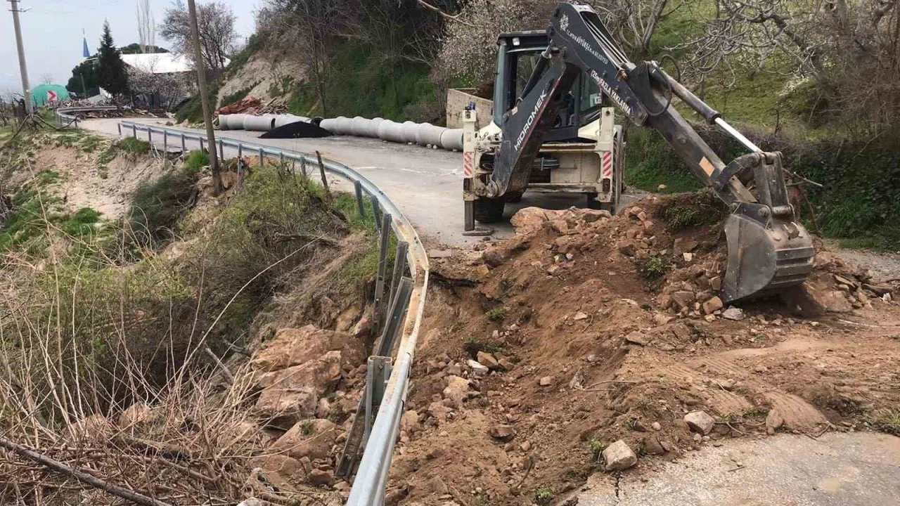 Başkan Çerçioğlu’nun çalışmalarıyla kırsal mahallelerin yolları yenileniyor