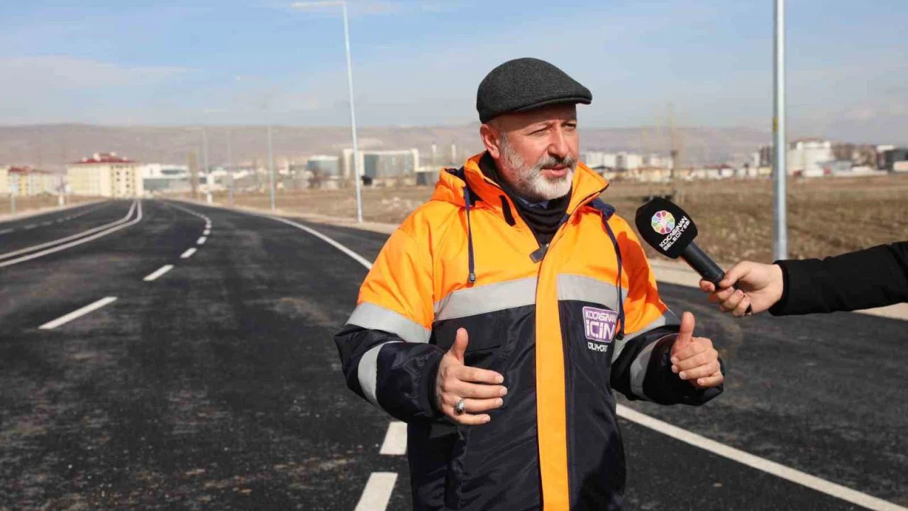 Başkan Çolakbayrakdar: "İlk ve tek çevreci asfalt freze aracımızla doğayı koruyor, ekonomiye güç katıyoruz"