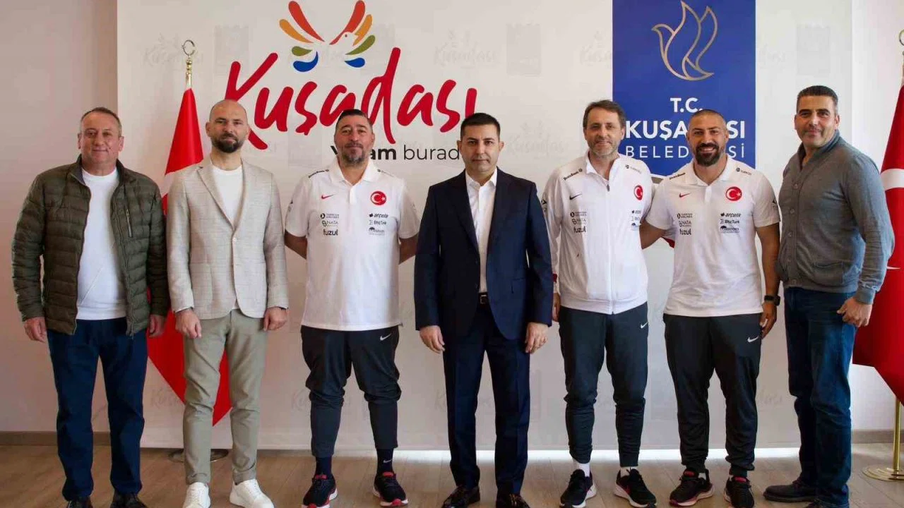 Başkan Günel, Plaj Futbolu Milli Takımı’nın teknik ve idari kadrosunu ağırladı