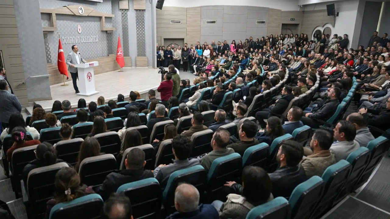 Başkan Ömer Eşki mesai arkadaşlarıyla bayramlaştı:     “Bornova'nın her yerinde her noktasında sizlerin emeği var”