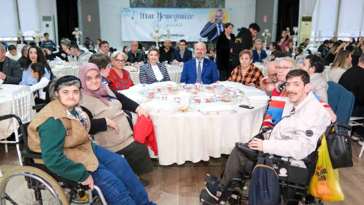 Başkan Pehlivan, Menemenlilerle gönül sofralarında buluştu
