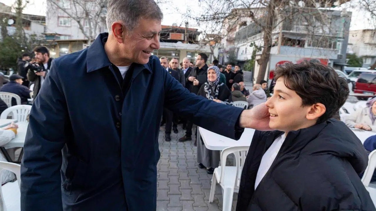 Başkan Tugay: Bayramlıksız çocuk kalmayacak
