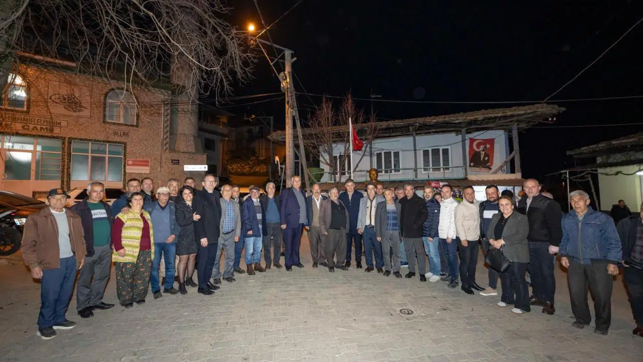 Başkan Tugay iftardan sahura halkın arasında
