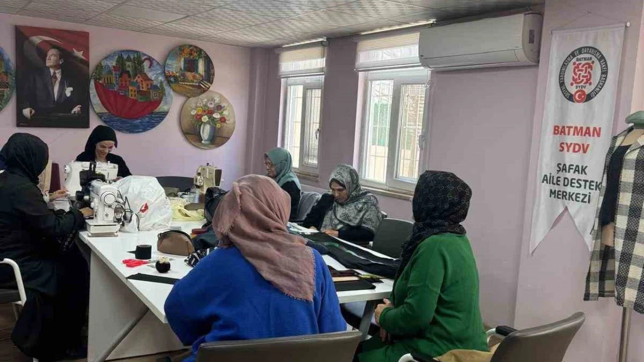 Batman’da kadınlar ilmek ilmek geleceği dokuyor