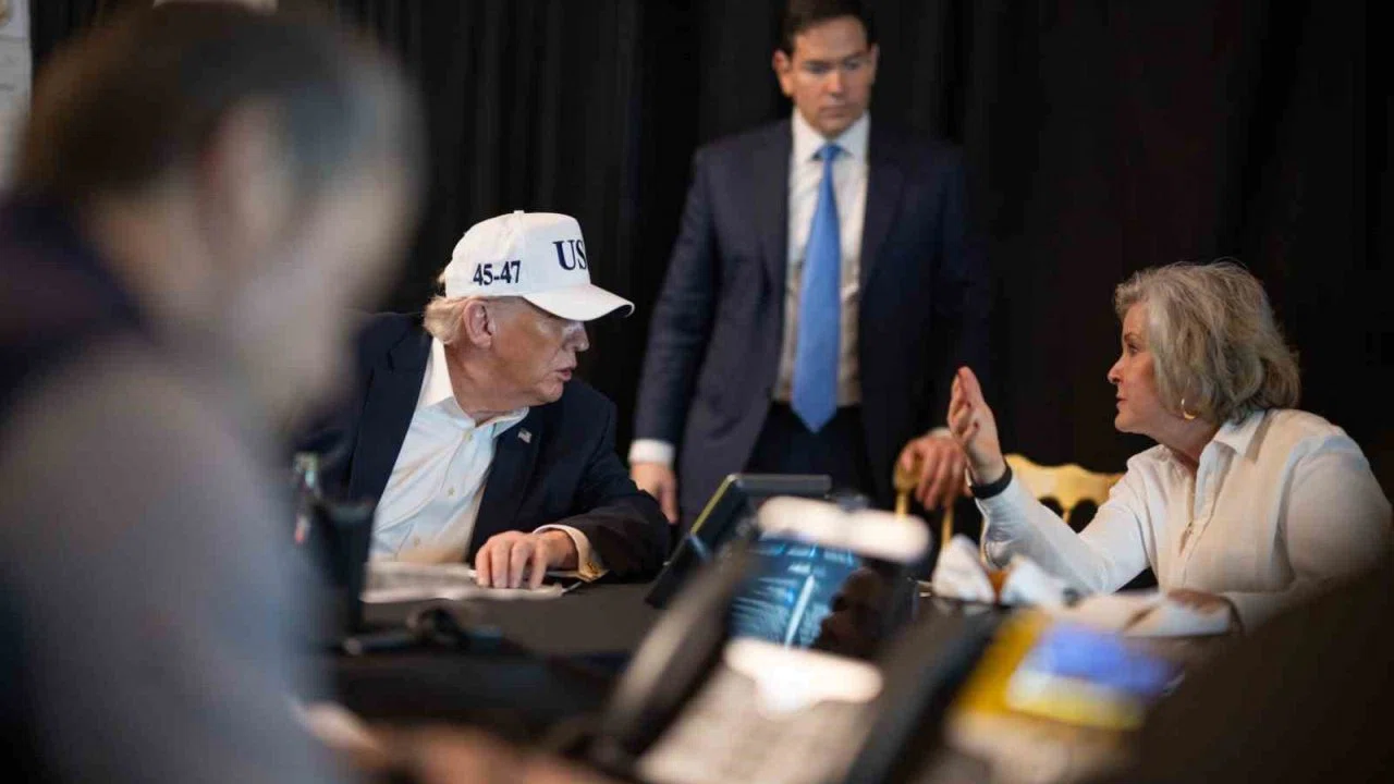 Beyaz Saray, Trump’ın İran saldırılarını izlediği anlara dair fotoğrafları paylaştı