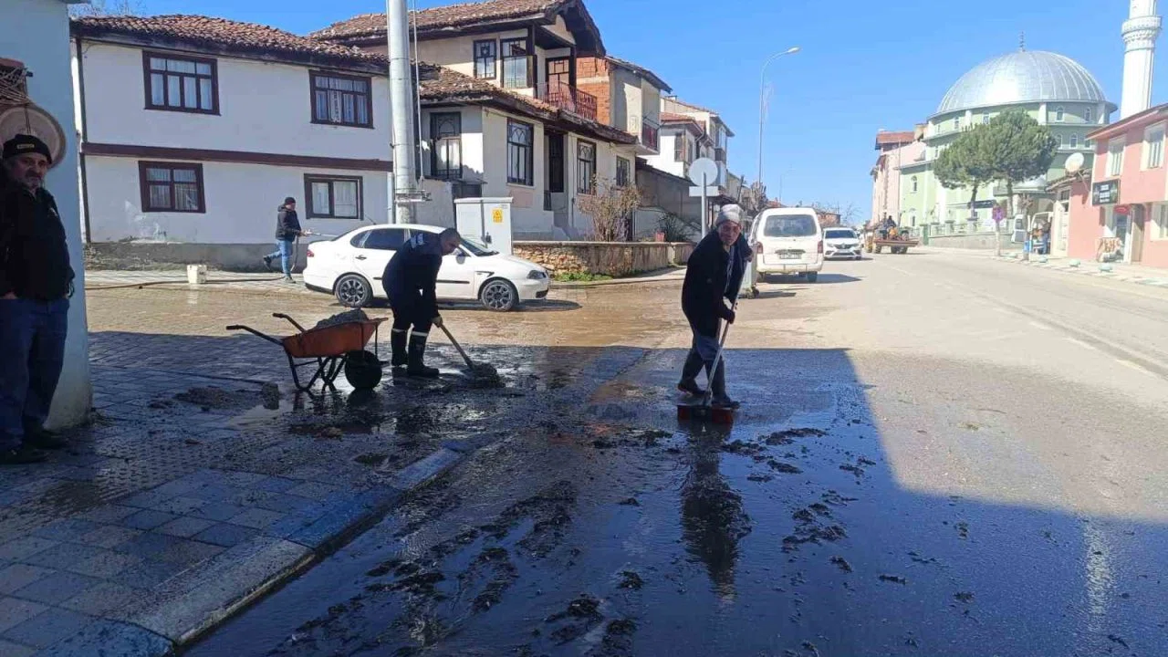 Bilecik’te cadde ve sokakları bayrama hazır