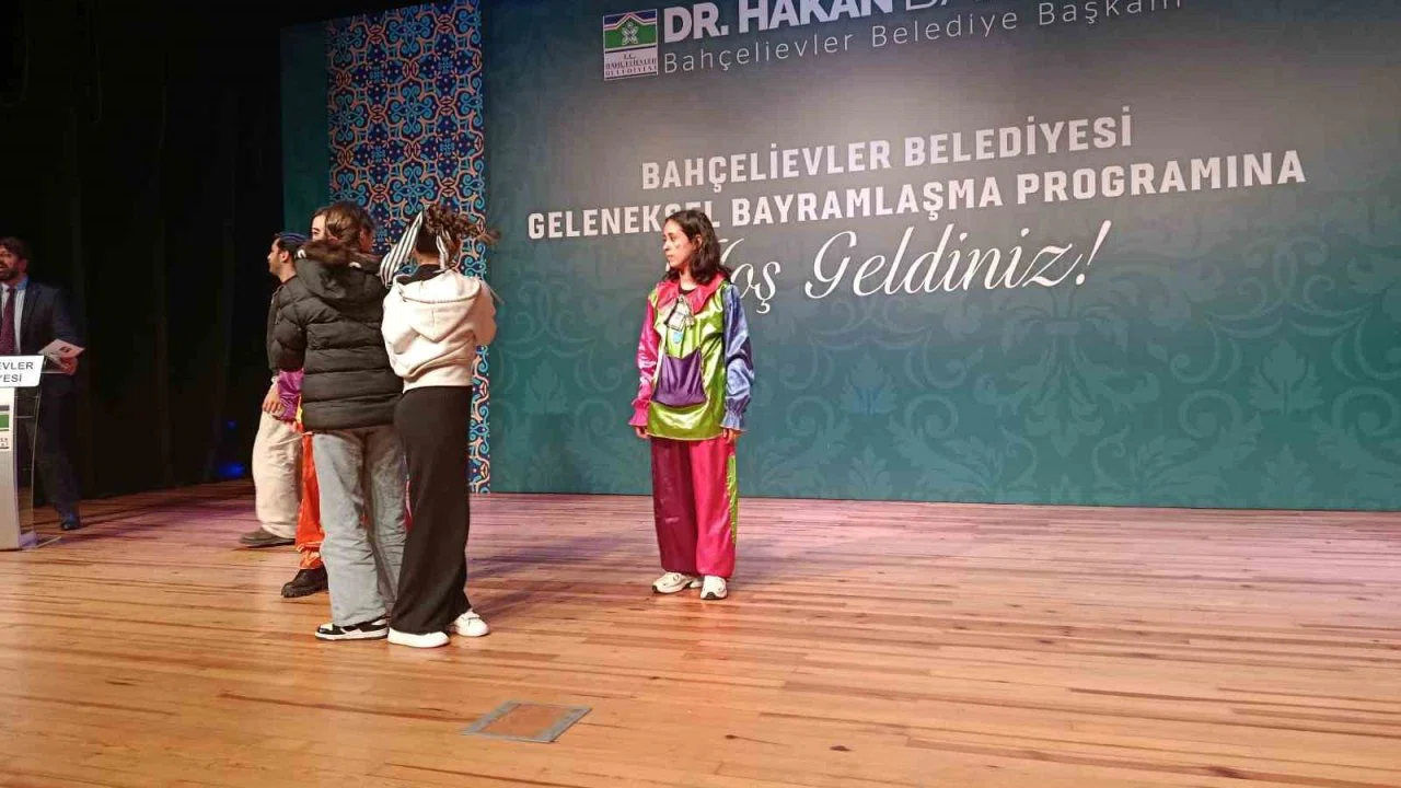 Binali Yıldırım: "Türkiye silah sanayisiyle, ekonomisiyle, her şeyden önce vatan sevgisiyle hercümerç olmuş bir milletin ülkesidir"