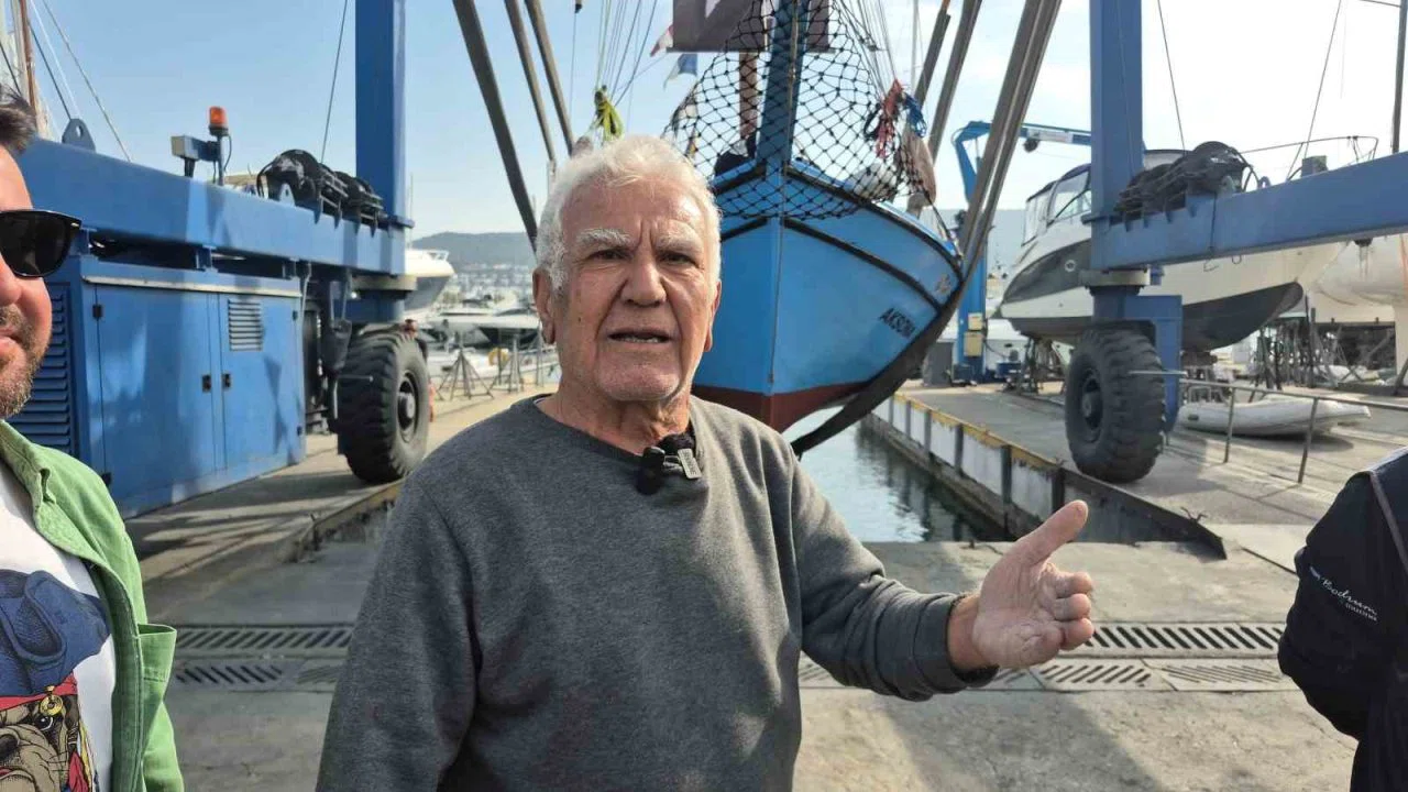 Bodrum’da 65 yaşındaki teknesine gözü gibi bakıyor