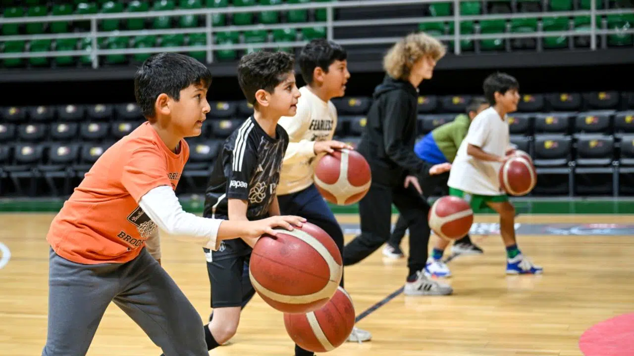 Bornova’da çocuklar sporla büyüyor