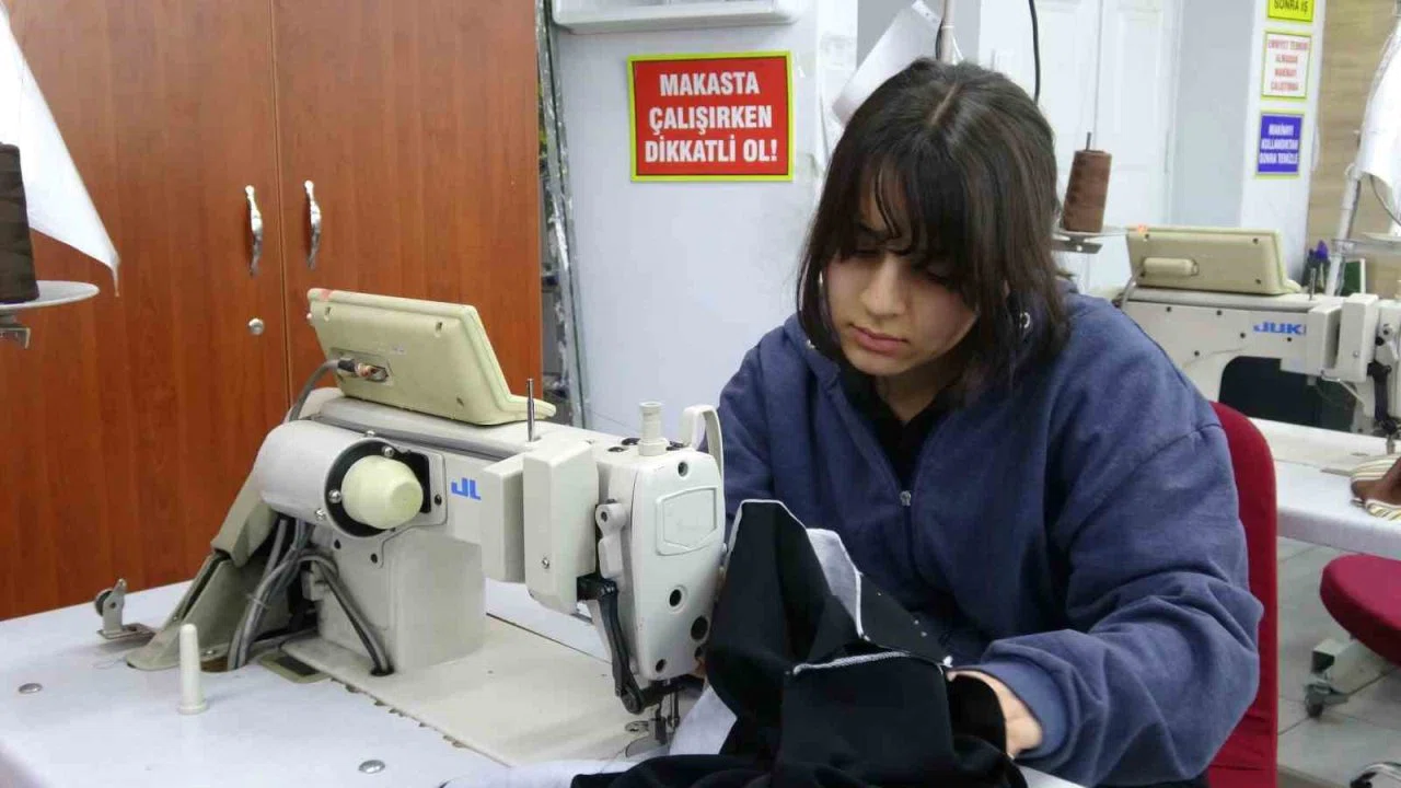 Bu okulda geleceğin modacıları yetişiyor