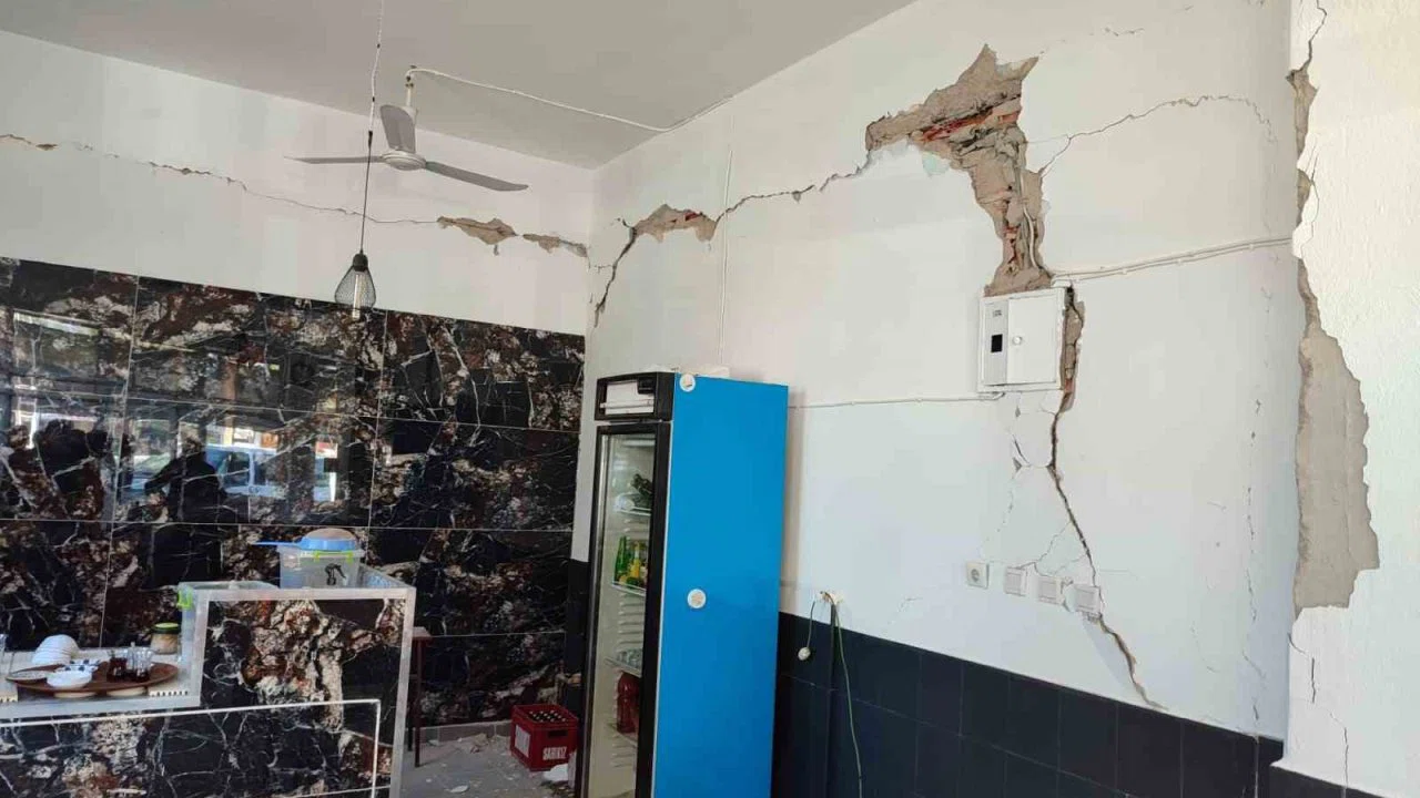 Buldan’da 5.1’lik depremin ardından bazı işletmelerde hasar meydana geldi