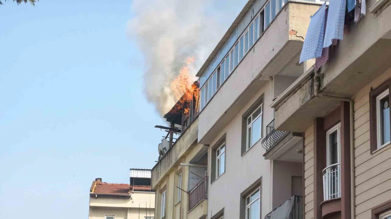 Bursa’da apartman terasında yangın paniği