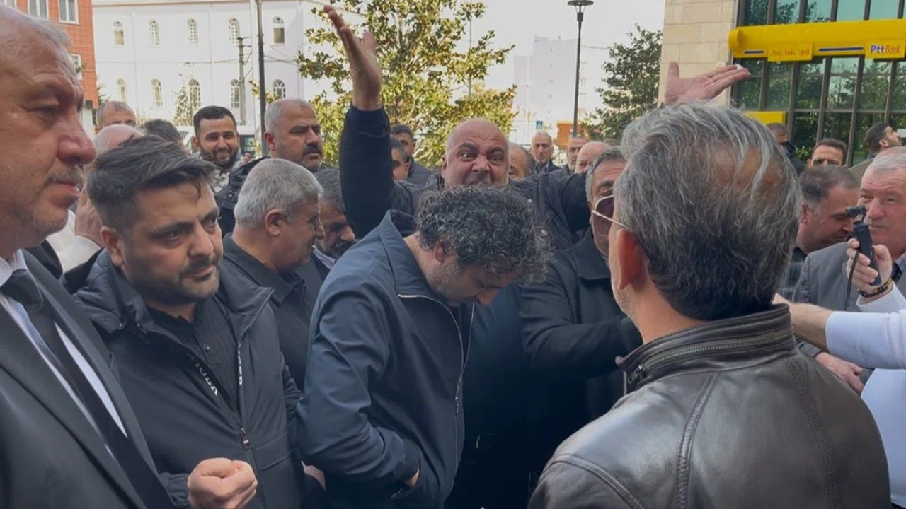 Bursa’da halk otobüsü esnafı belediye önünde toplandı