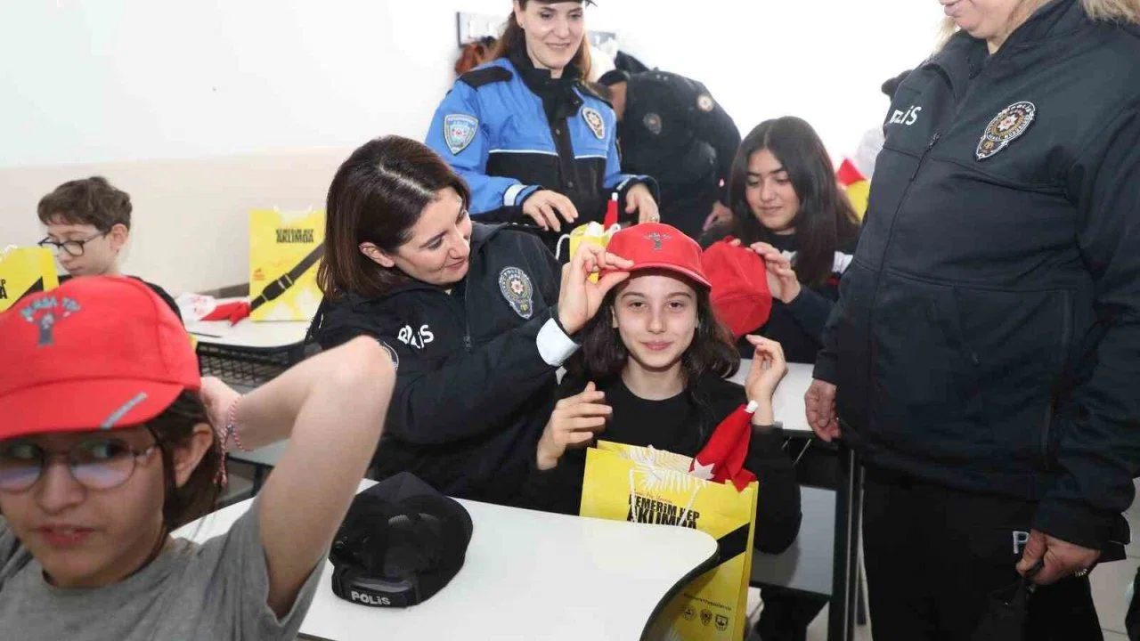 Bursa’da öğrencilere polislik tanıtımı ve güvenlik bilgilendirmesi
