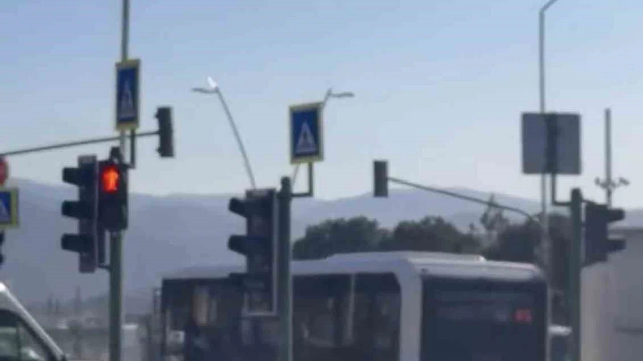 Bursa’da özel halk otobüsü ters şeride girdi