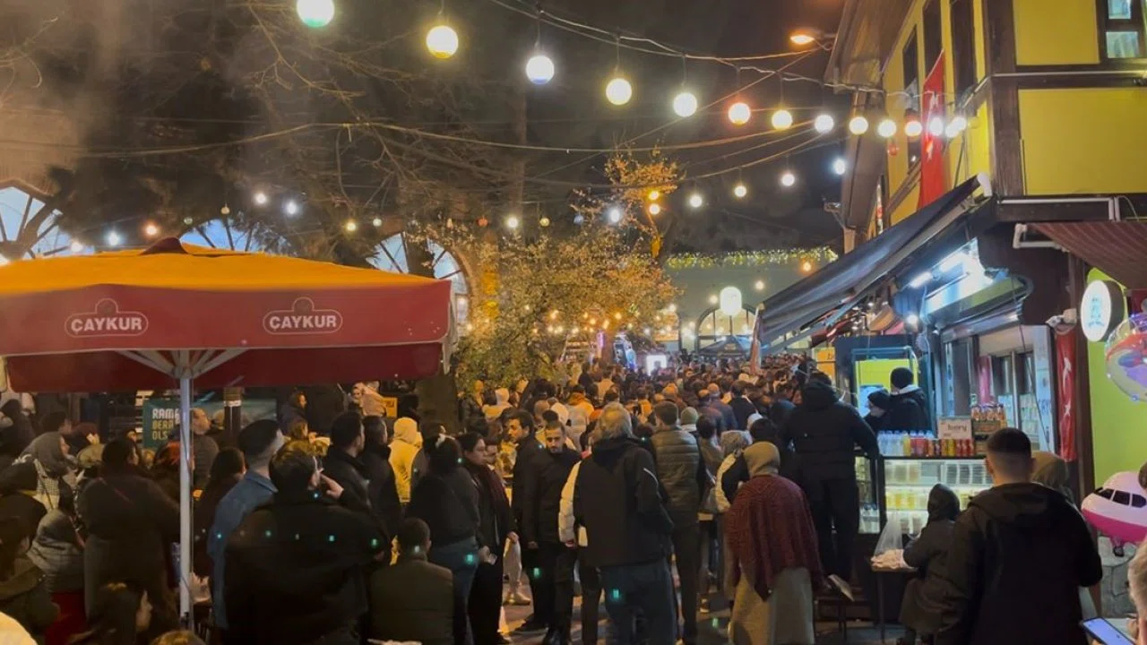 Bursa’da sahur kuyruğu kilometreyi aştı Tahanlı pide ve simit için izdiham