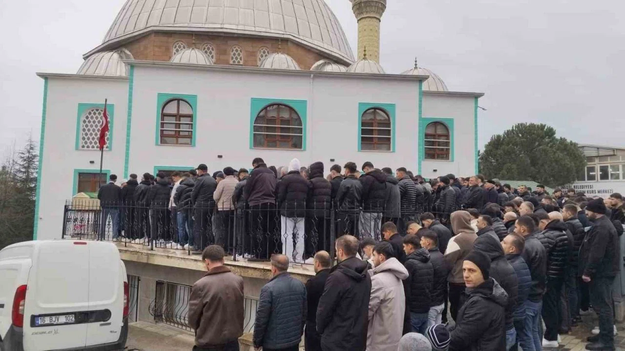 Bursa’daki feci kazada hayatını kaybeden genç son yolculuğuna uğurlandı