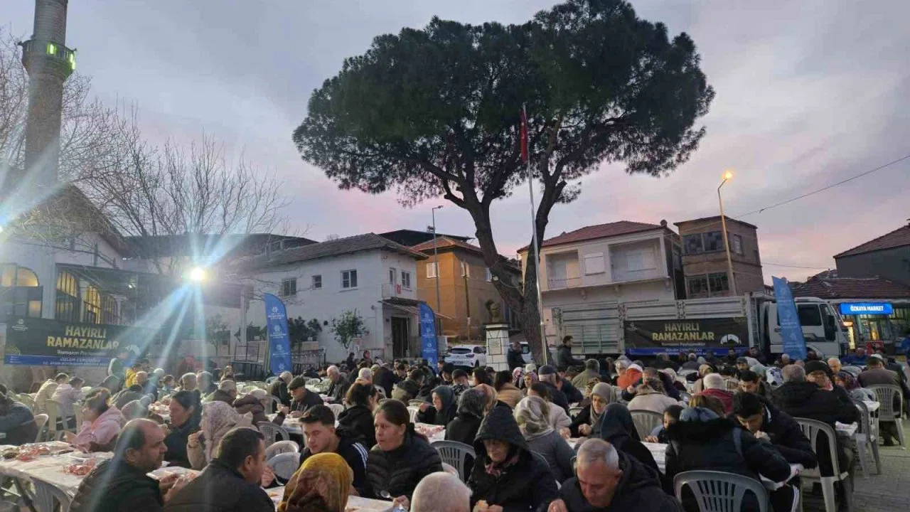 Büyükşehir’in iftar sofraları vatandaşları buluşturuyor