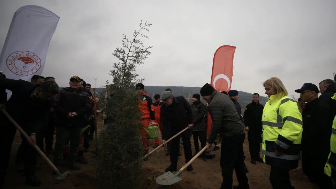 Çanakkale’de Dünya Ormancılık Günü’nde 5 bin fidan toprakla buluştu