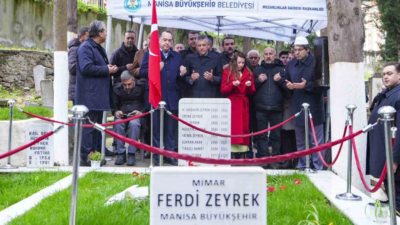 CHP Genel Başkanı Özel, memleketinde kabir ziyaretlerinde bulundu