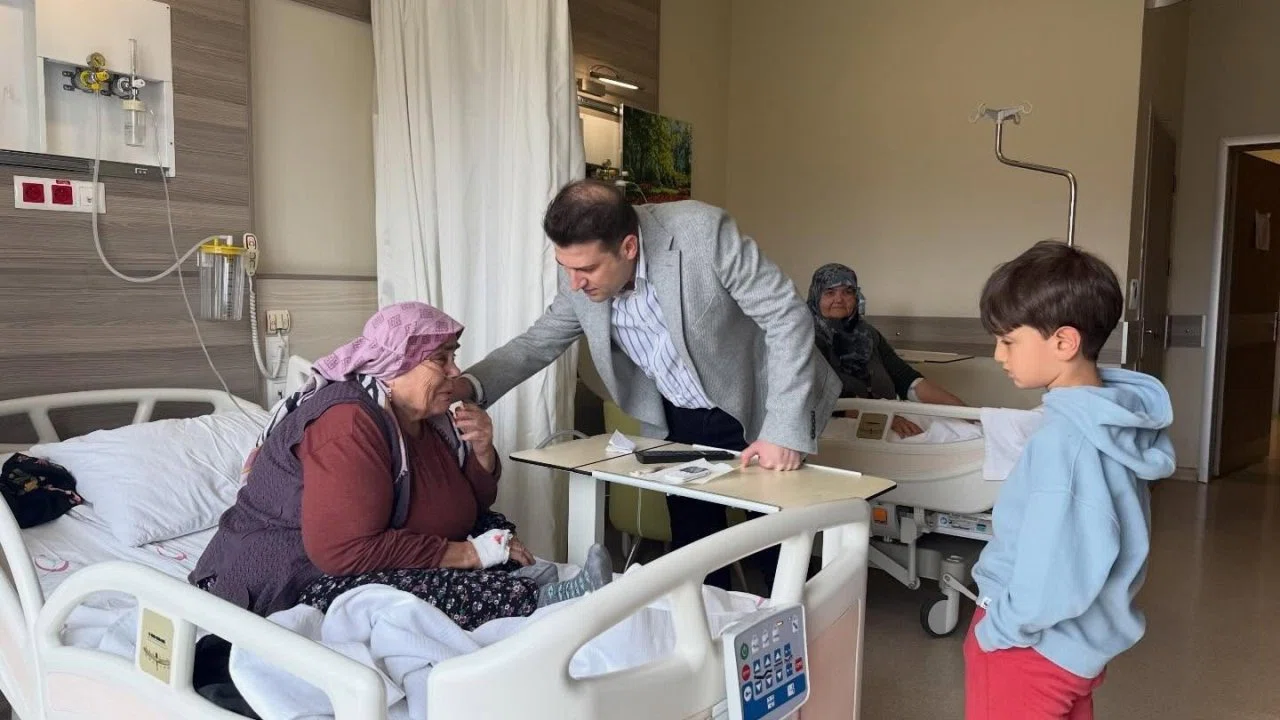 Çivril protokolü bayramda vatandaşlar ve görevi başındaki personeli yalnız bırakmadı
