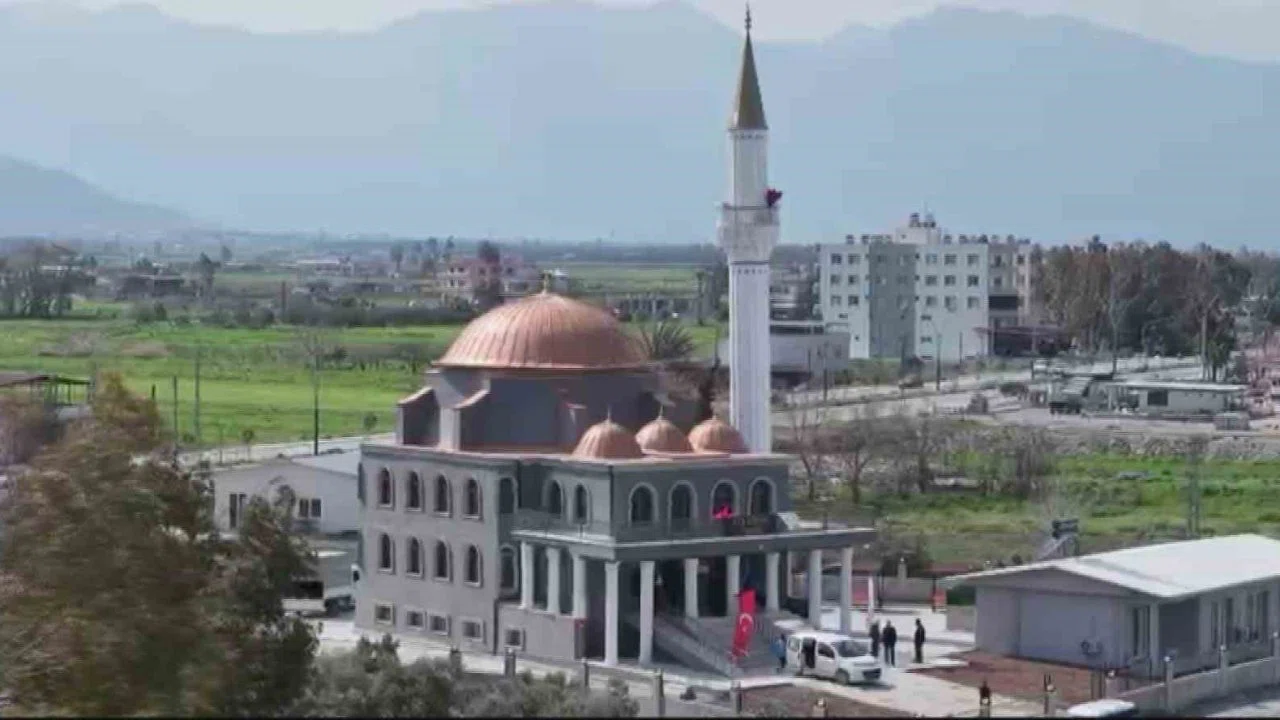 Depremin ardından inşa edilen 123. cami ibadete açıldı