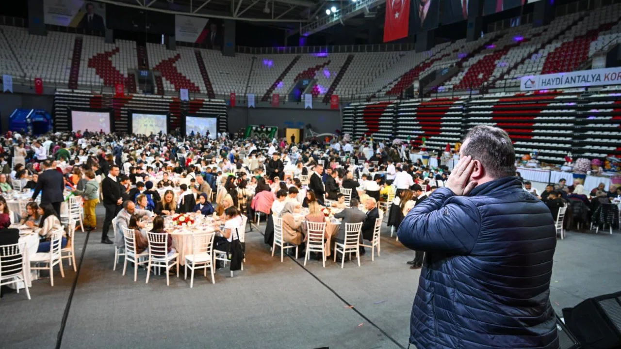 Devlet koruması altındaki çocuklar, koruyucu aileler ve yeni evli çiftler aynı sofrada buluştu