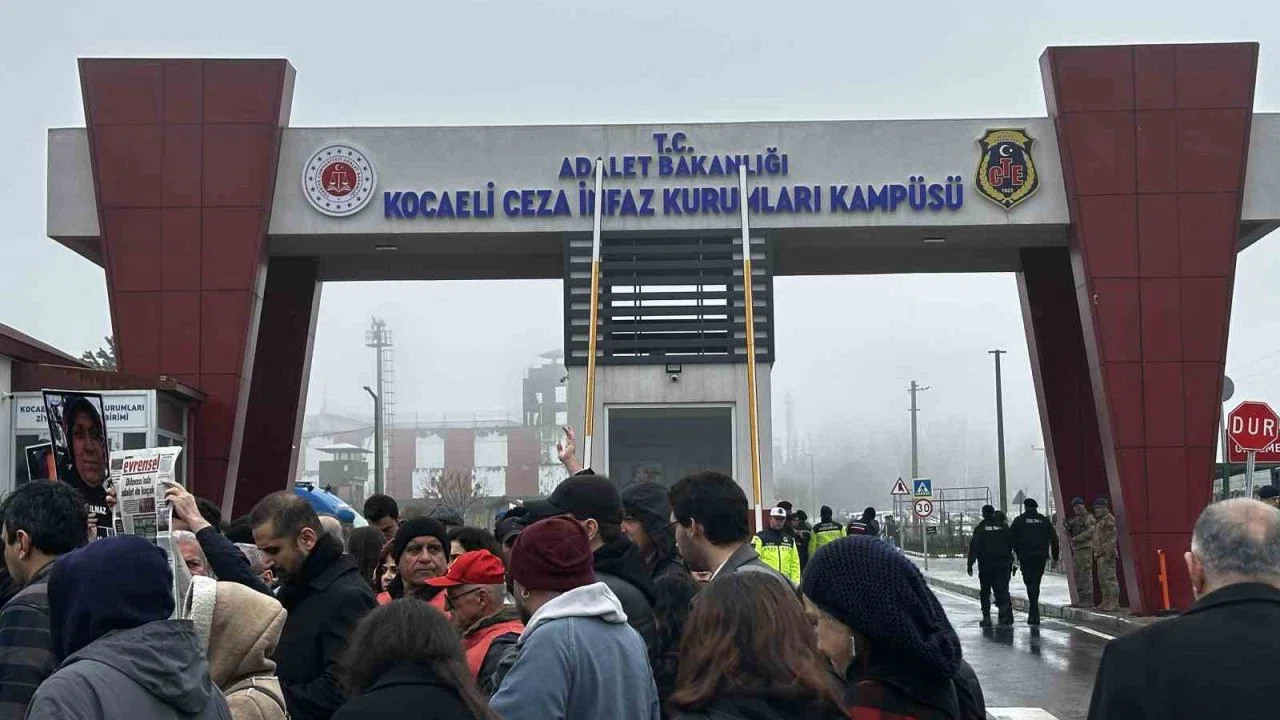 Dilovası’ndaki parfüm tesisi yangını davasında sanıklar hakim karşısında