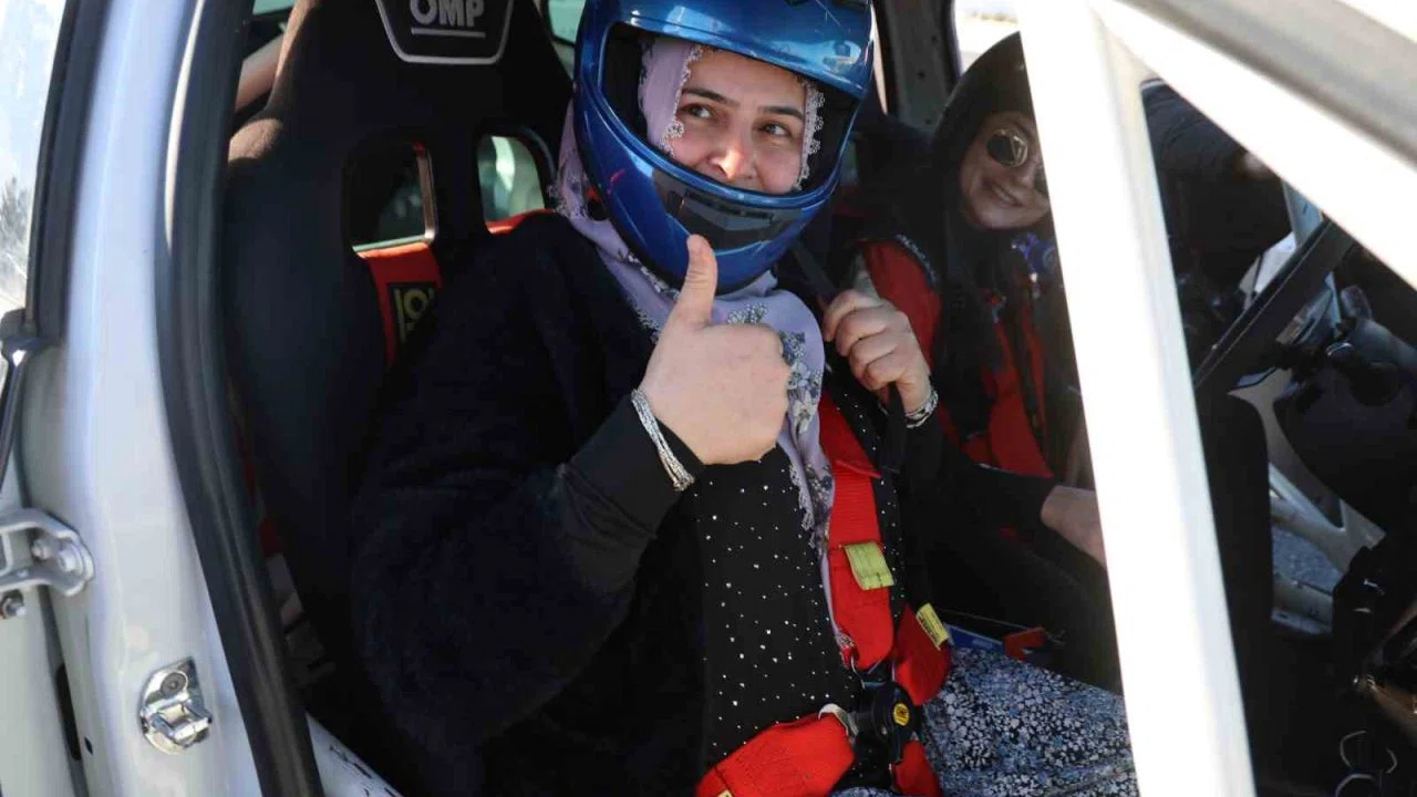 Dimili kadınlardan copilot deneyimi