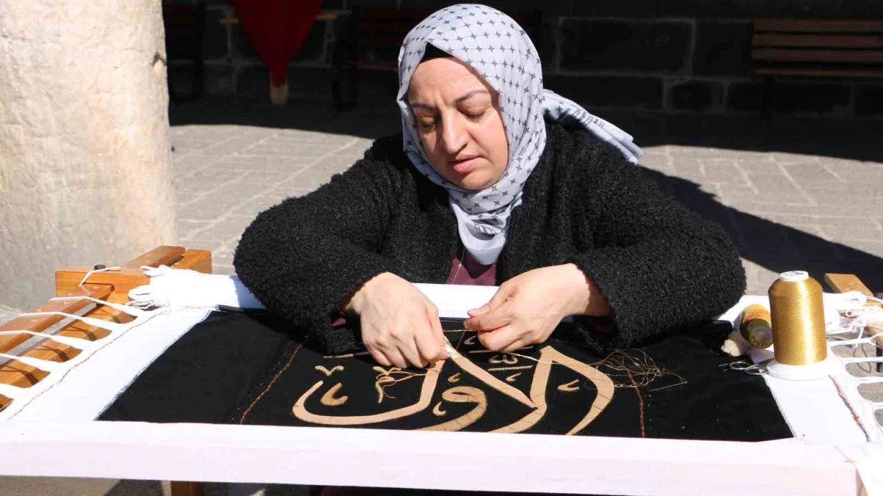 Diyarbakır’da Esma-Ül Hüsna Maraş işlemeleri Ulu Cami’de sergilendi