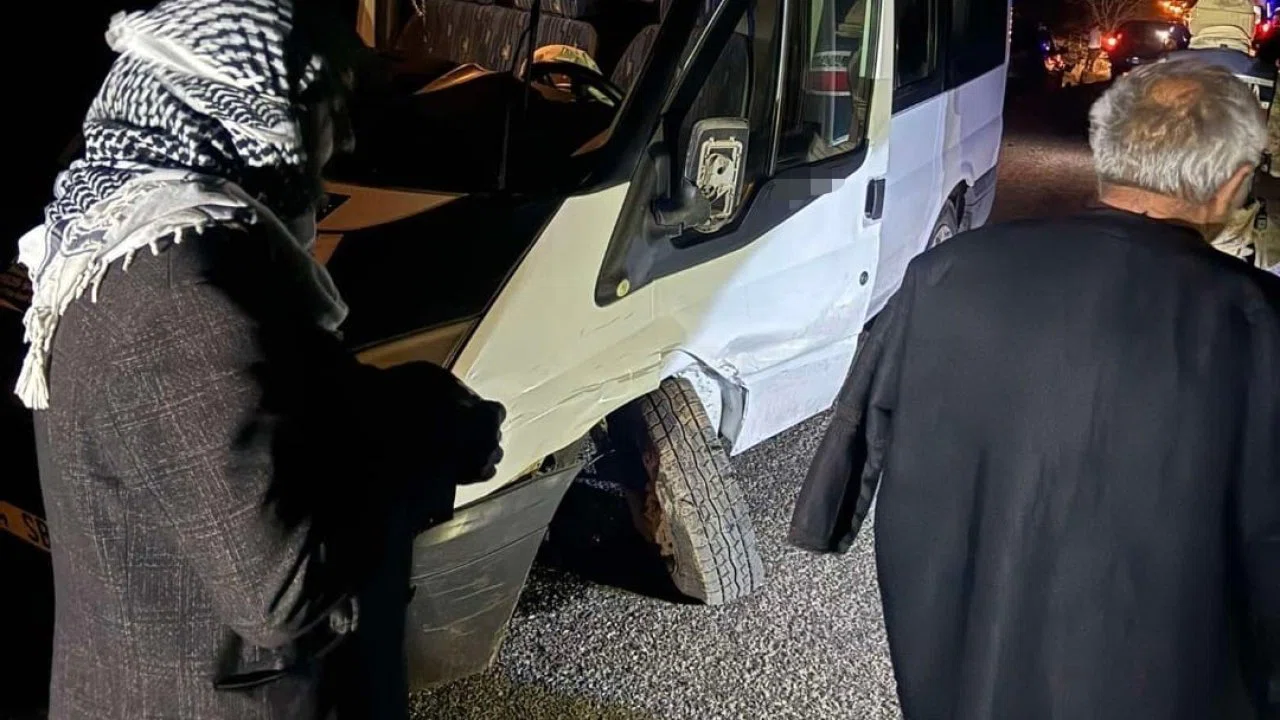 Diyarbakır’da minibüs ile otomobil çarpıştı: 1 yaralı