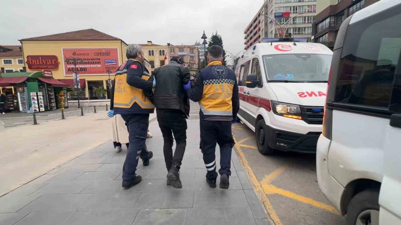 Dolmuşta fenalaşan yolcu hastaneye kaldırıldı
