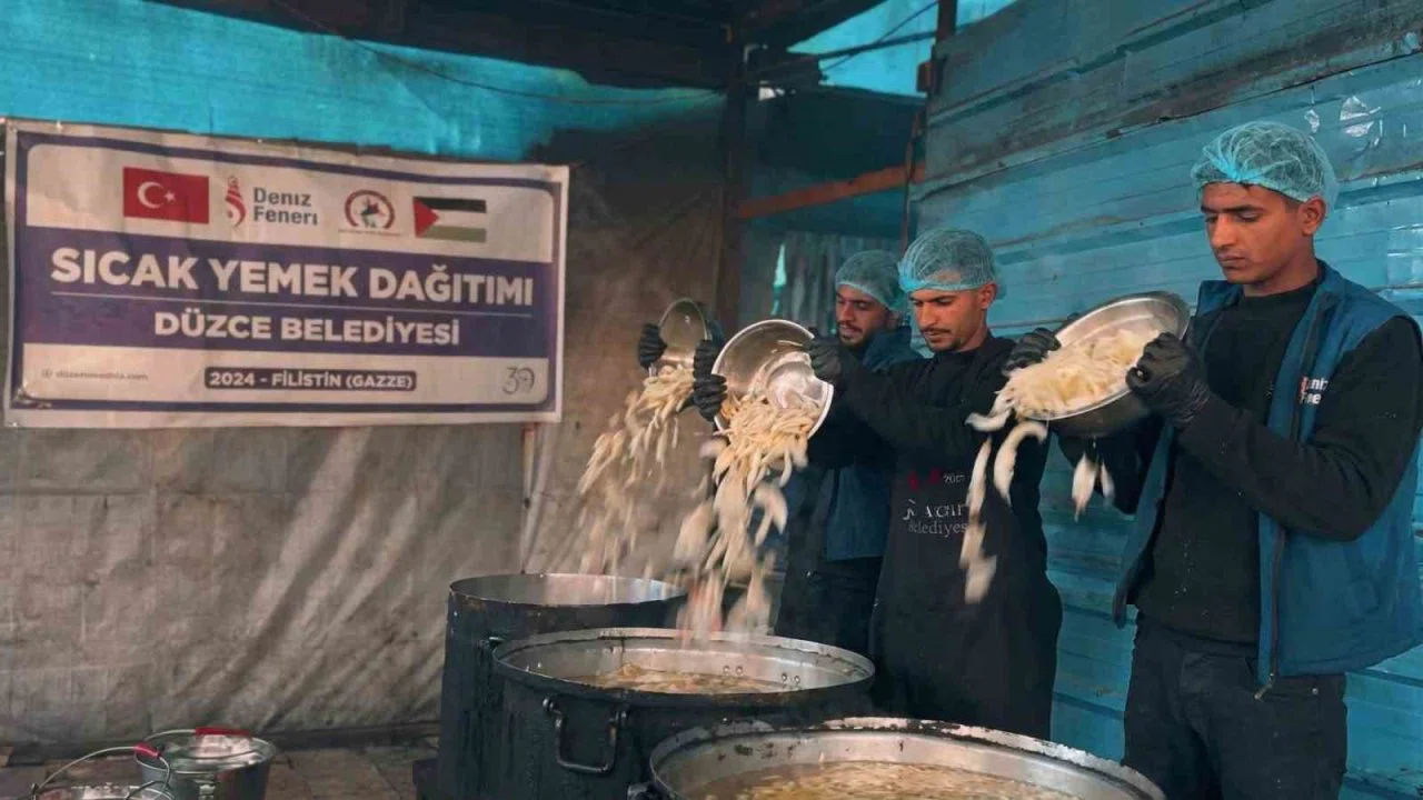 Düzce Belediyesi Gazze’de iftar sofrası kurdu