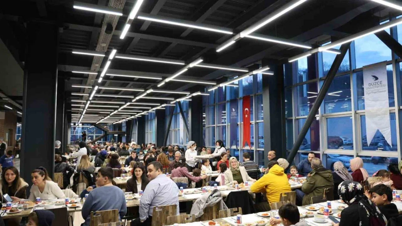 Düzce üniversitesi iftar sofrasında buluştu