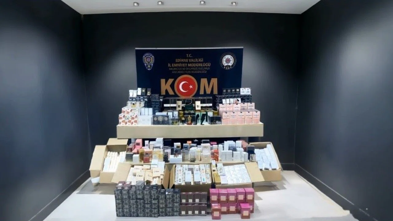 Edirne’de kaçakçılık operasyonları: 2 milyon liralık parfüm ve akıllı saat ele geçirildi