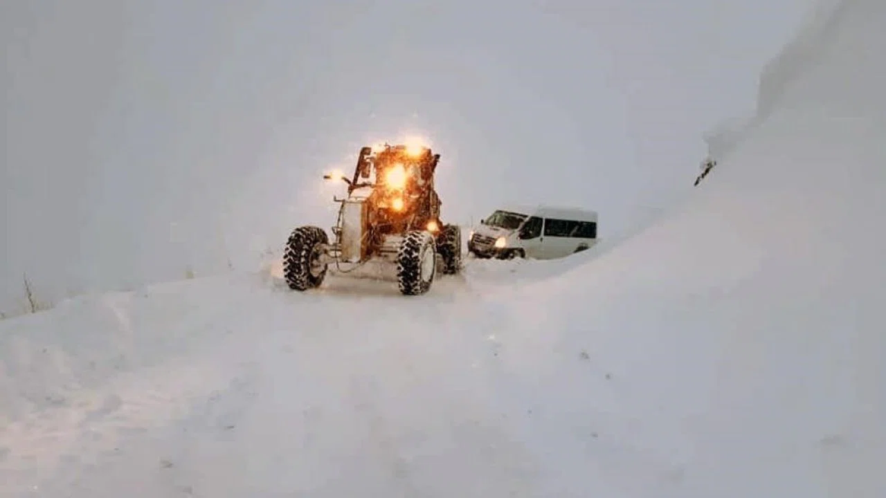 Erzincan’da kardan kapanan 335 köy yolu ulaşıma açılıyor