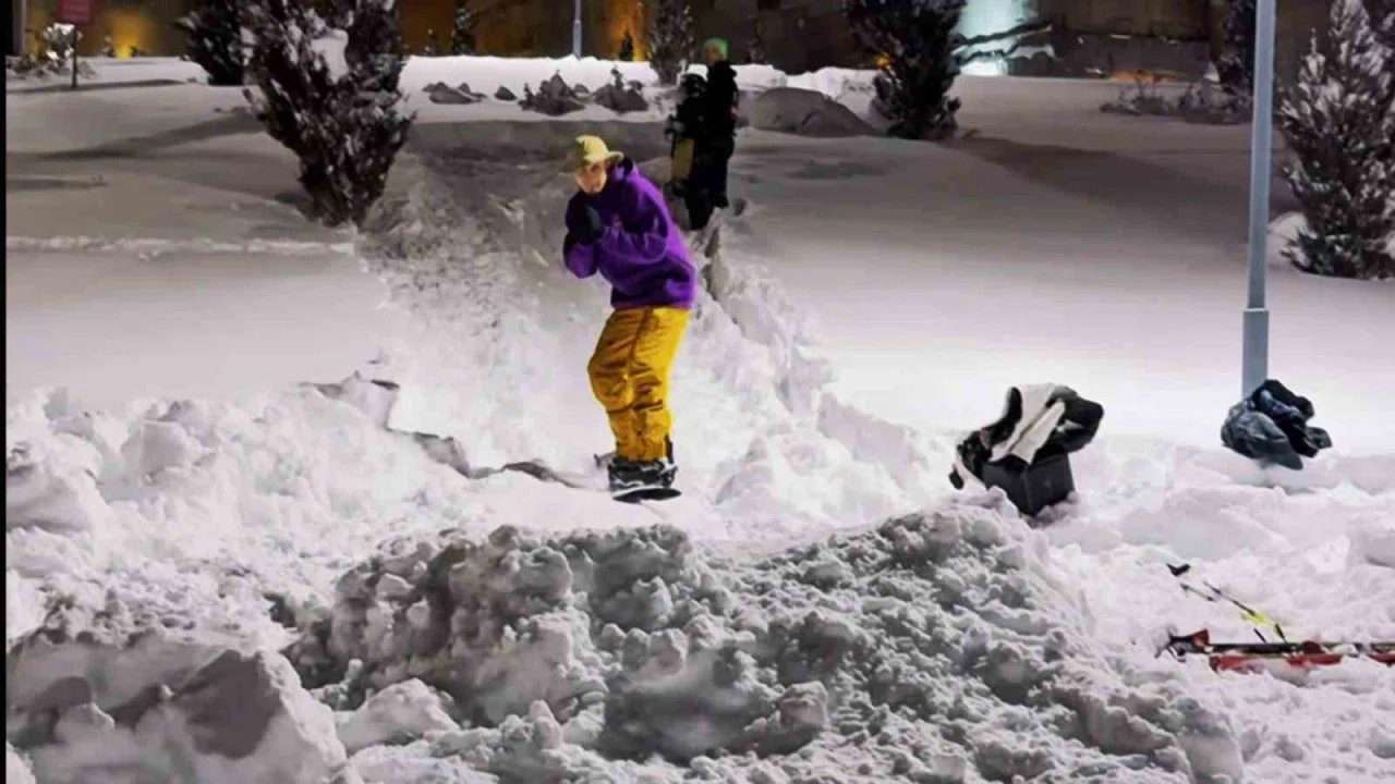 Erzurum kalesi önünde snowboard gösterisi