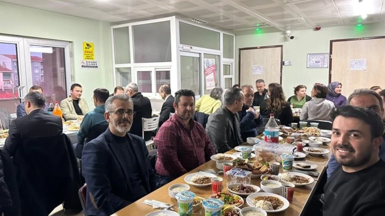 Eskişehir İl Sağlık Müdürü Bildirici, Beylikova’da sağlık çalışanlarıyla iftarda buluştu