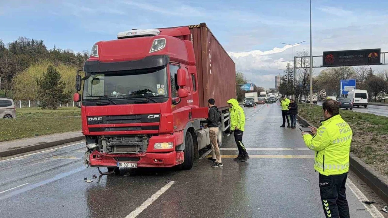 Eskişehir’de 4 aracın karıştığı zincirleme kazada 1 kişi yaralandı